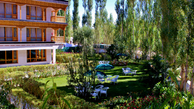 Hotel Caravan Centre - Garden Area