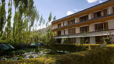 Hotel Caravan Centre - Garden view